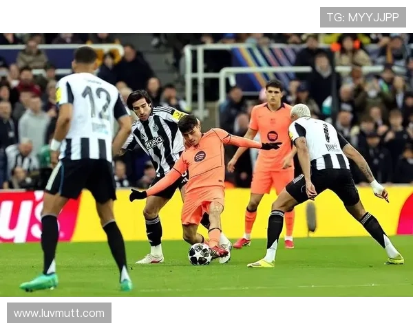 巴萨死守传控风格面临挑战，欧洲赛场竞争力与战术持续性受考验