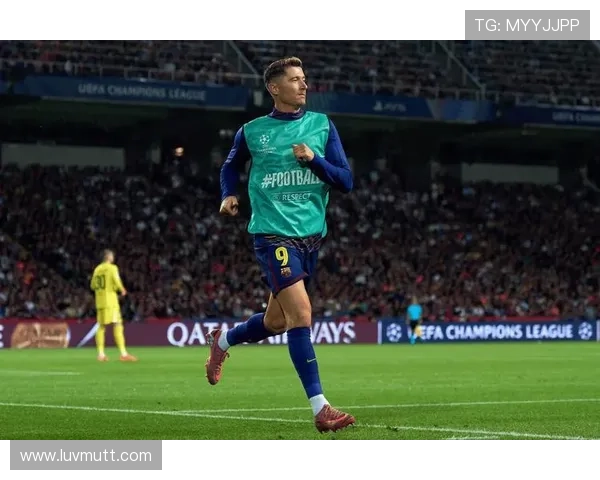 莱万是否适应巴萨体系:战术角色与进攻效率分析 莱万是否适应巴萨体系:战术角色与进攻效率分析