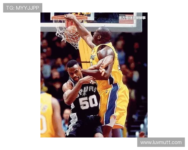 张伯伦篮下单打主导内线，得分结构与库里三分拉开差距